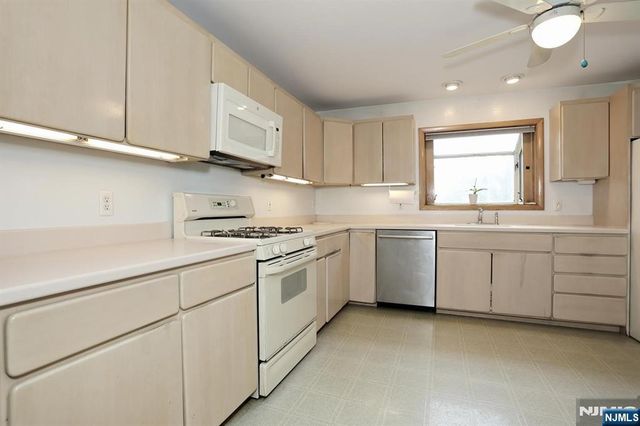 338 4th Avenue, Hawthorne, NJ 07506