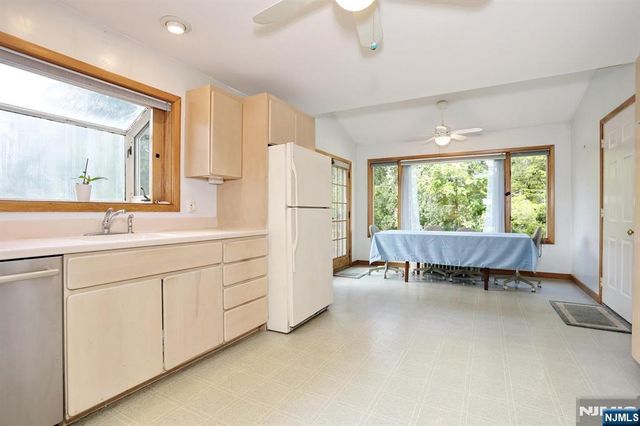 338 4th Avenue, Hawthorne, NJ 07506