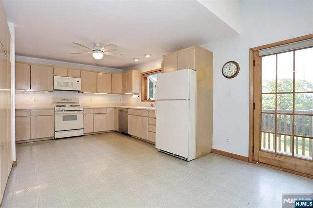 338 4th Avenue, Hawthorne, NJ 07506