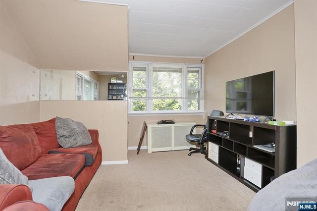 338 4th Avenue, Hawthorne, NJ 07506