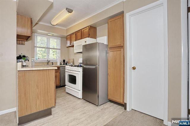 338 4th Avenue, Hawthorne, NJ 07506