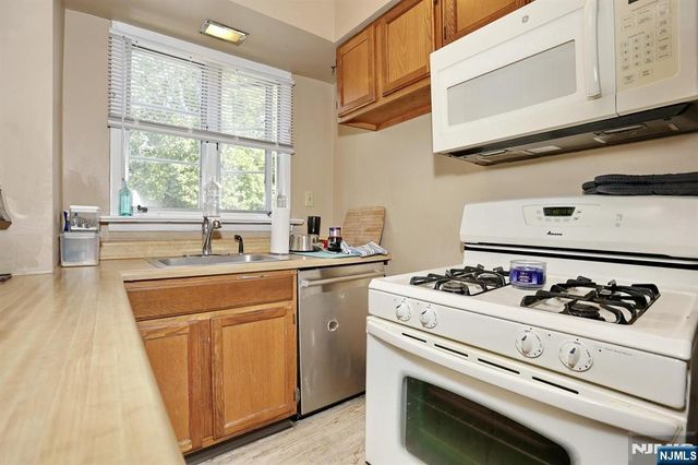 338 4th Avenue, Hawthorne, NJ 07506