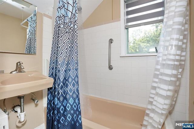 338 4th Avenue, Hawthorne, NJ 07506