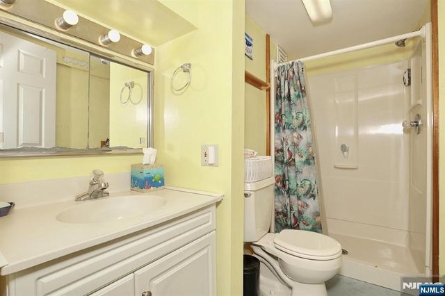 338 4th Avenue, Hawthorne, NJ 07506