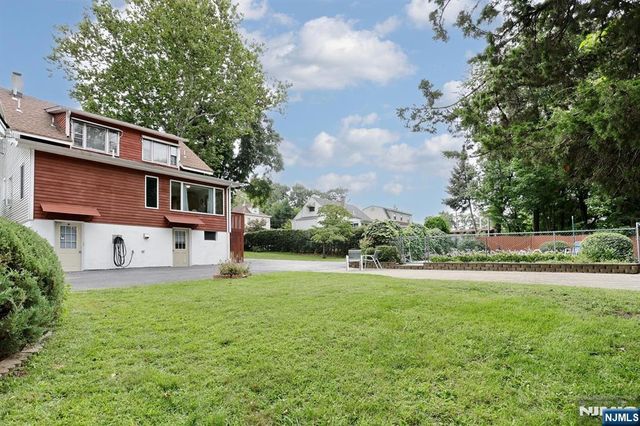338 4th Avenue, Hawthorne, NJ 07506