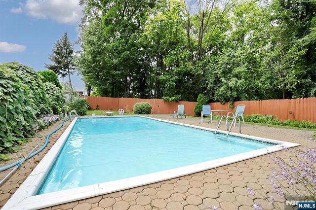 338 4th Avenue, Hawthorne, NJ 07506