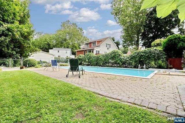 338 4th Avenue, Hawthorne, NJ 07506