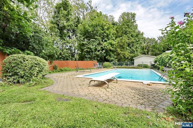338 4th Avenue, Hawthorne, NJ 07506
