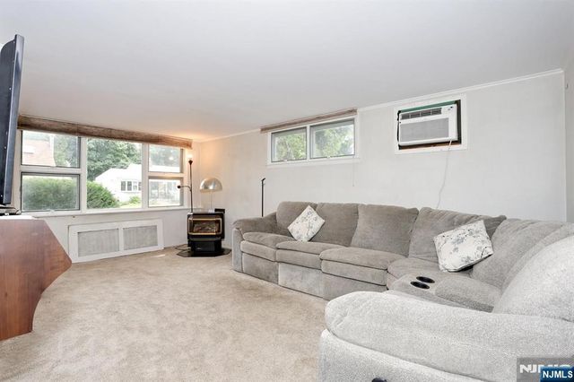 338 4th Avenue, Hawthorne, NJ 07506