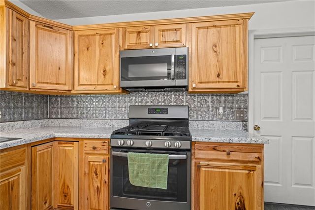 13213 E 44th Street S, Independence, MO 64055