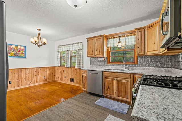 13213 E 44th Street S, Independence, MO 64055