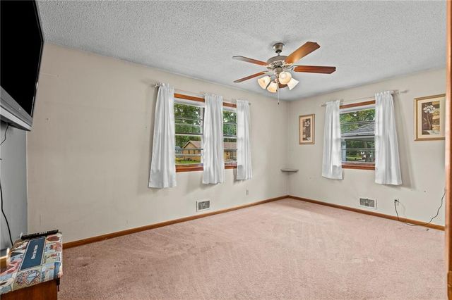 13213 E 44th Street S, Independence, MO 64055