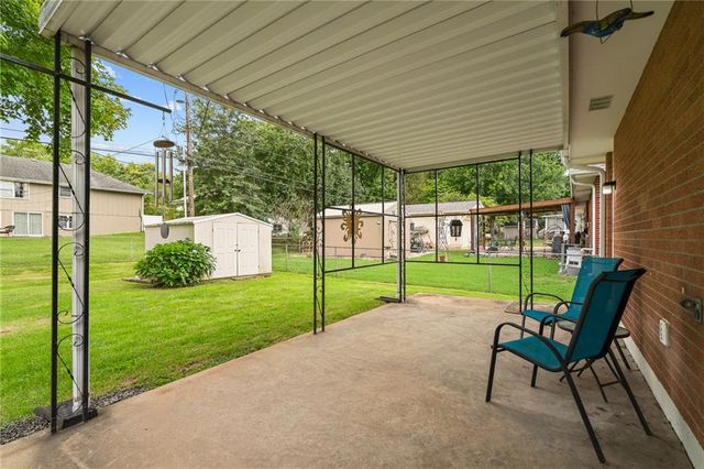 13213 E 44th Street S, Independence, MO 64055