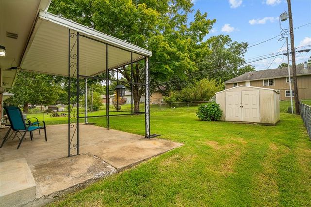 13213 E 44th Street S, Independence, MO 64055