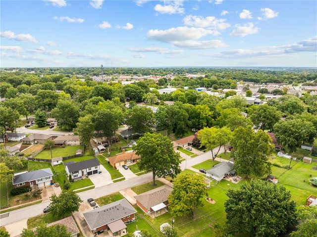 13213 E 44th Street S, Independence, MO 64055