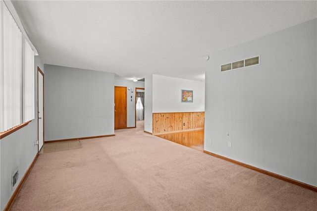 13213 E 44th Street S, Independence, MO 64055