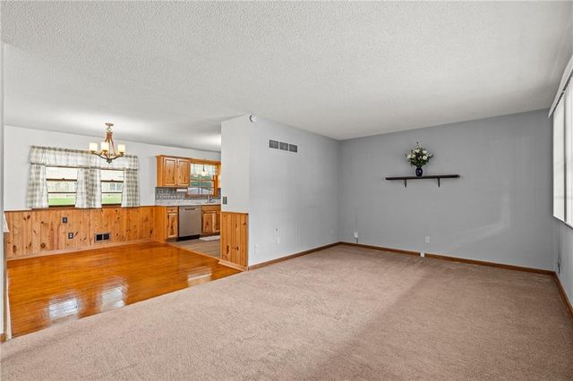 13213 E 44th Street S, Independence, MO 64055