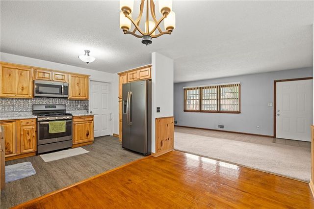 13213 E 44th Street S, Independence, MO 64055