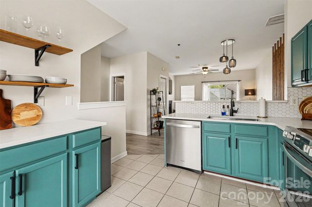 2729 Avalon Loop Road, Charlotte, NC 28269