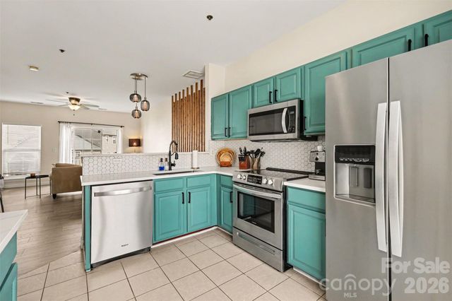 2729 Avalon Loop Road, Charlotte, NC 28269