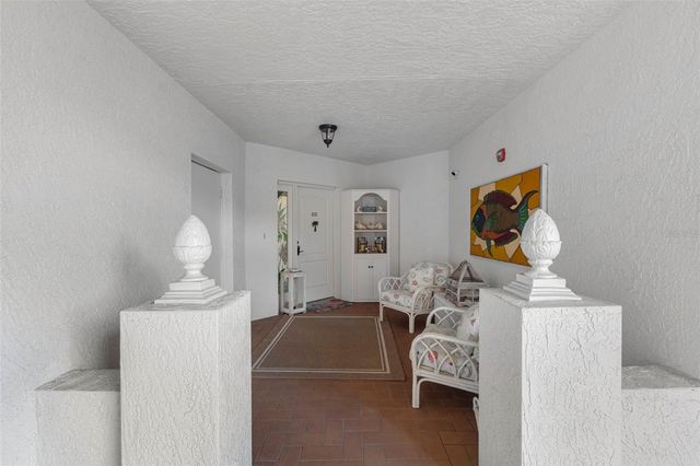 200 121ST AVENUE 104, Treasure Island, FL 33706