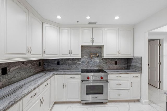 200 121ST AVENUE 104, Treasure Island, FL 33706