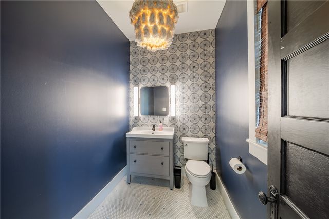 729 N Bishop Avenue, Dallas, TX 75208