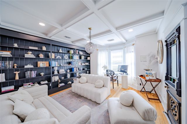 729 N Bishop Avenue, Dallas, TX 75208