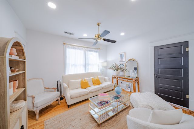 729 N Bishop Avenue, Dallas, TX 75208