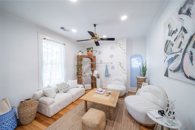 729 N Bishop Avenue, Dallas, TX 75208