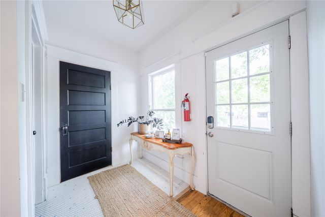 729 N Bishop Avenue, Dallas, TX 75208