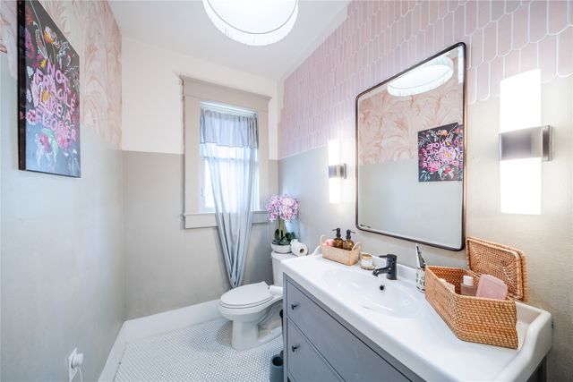 729 N Bishop Avenue, Dallas, TX 75208