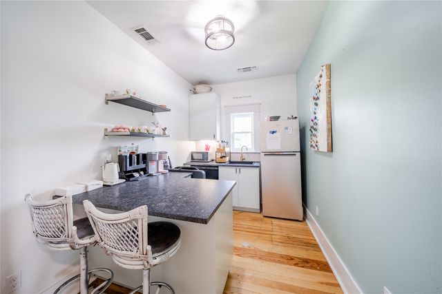 729 N Bishop Avenue, Dallas, TX 75208