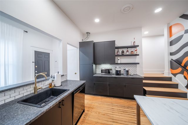 729 N Bishop Avenue, Dallas, TX 75208