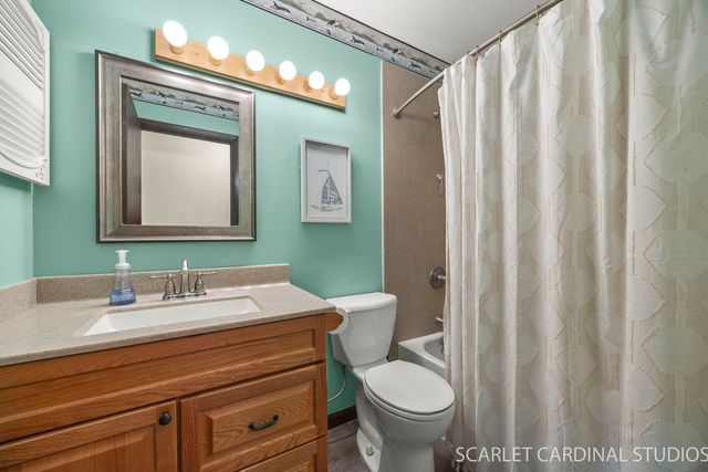 30W124 Wood Court, Warrenville, IL 60555