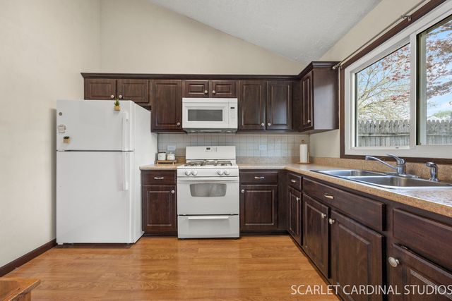 30W124 Wood Court, Warrenville, IL 60555
