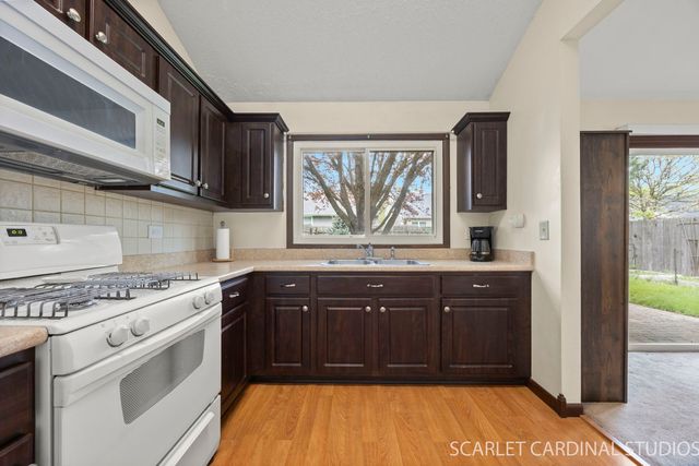 30W124 Wood Court, Warrenville, IL 60555