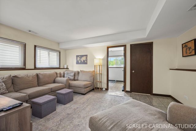 30W124 Wood Court, Warrenville, IL 60555
