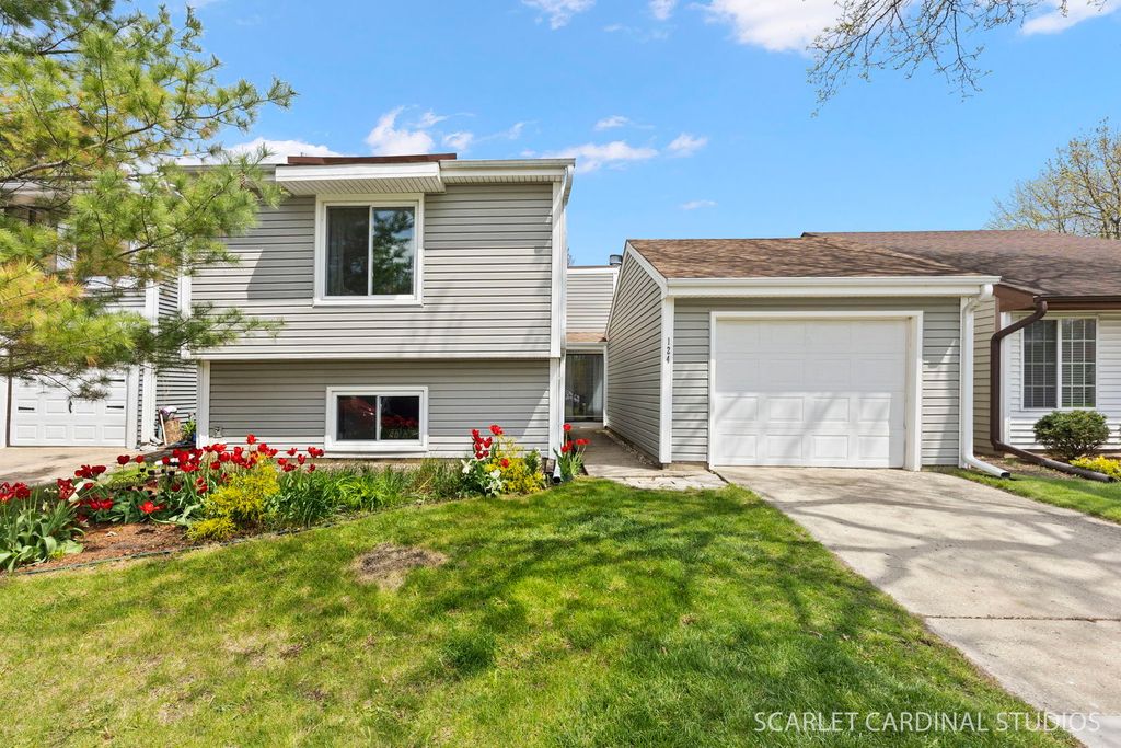 30W124 Wood Court, Warrenville, IL 60555