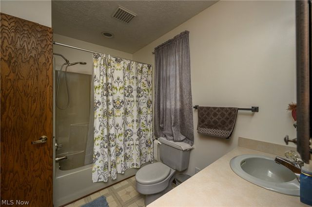 2677 Summit Road, Akron, OH 44321