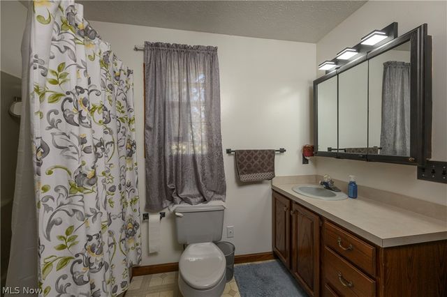 2677 Summit Road, Akron, OH 44321