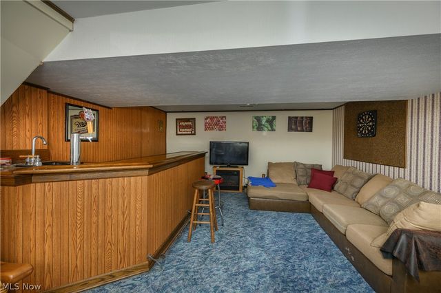 2677 Summit Road, Akron, OH 44321