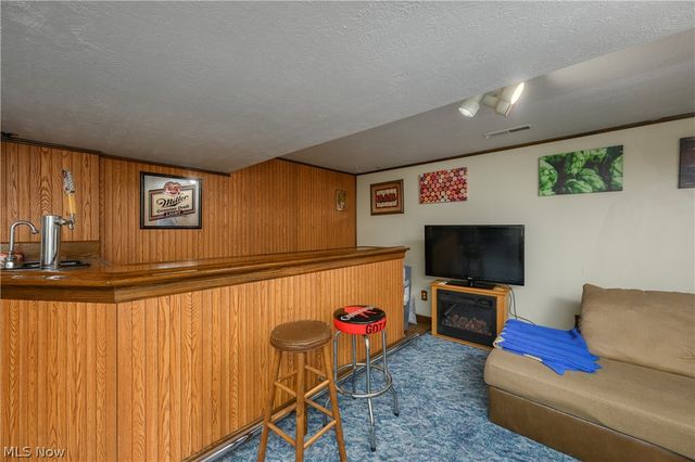2677 Summit Road, Akron, OH 44321