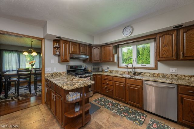 2677 Summit Road, Akron, OH 44321