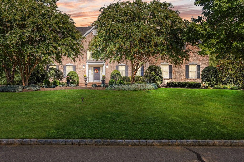18 MILLENNIUM DR, COLUMBUS, NJ 08022 — exterior