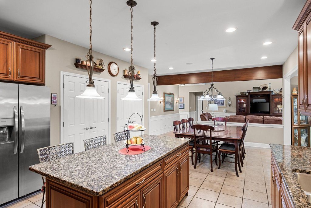 18 MILLENNIUM DR, COLUMBUS, NJ 08022 — photo 5