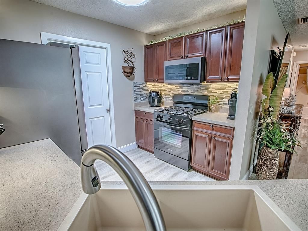 Image 12 of property listing at 9324 SE 173RD HYACINTH STREET, The Villages, FL 32162