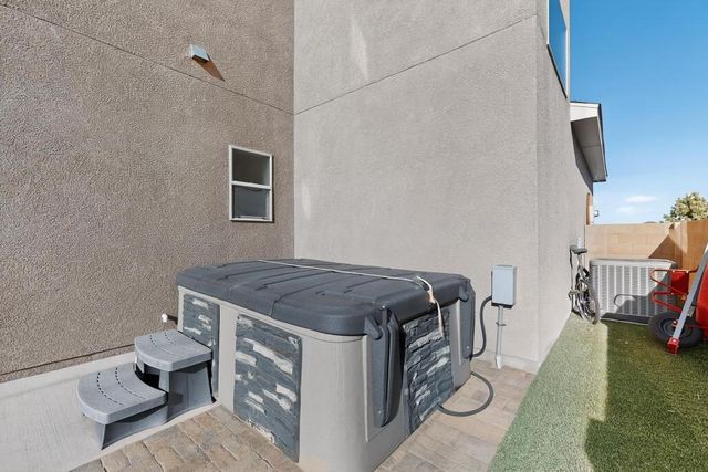 860 Firewheel Loop SW, Los Lunas, NM 87031