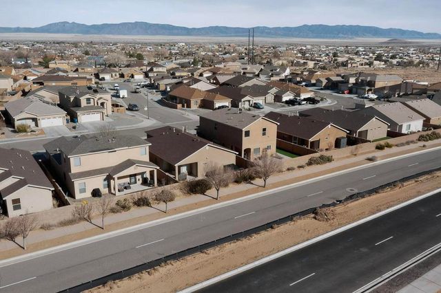 860 Firewheel Loop SW, Los Lunas, NM 87031