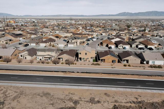 860 Firewheel Loop SW, Los Lunas, NM 87031